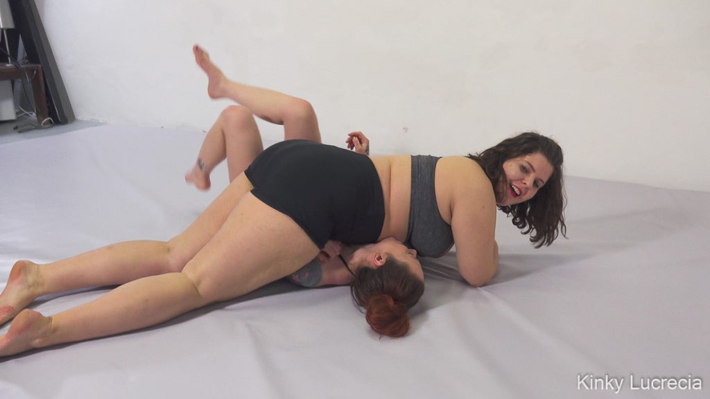 small girl vs big girl wrestling